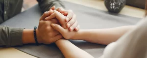 Couples holding hands - Couples therapy activities