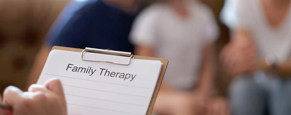 Therapist holding pad - Structural Family therapy